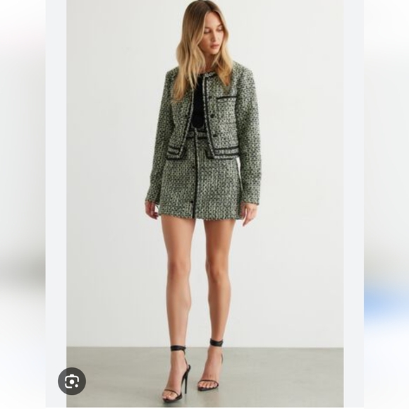 Tweed Skirt With Trim And Button - Picture 1 of 4